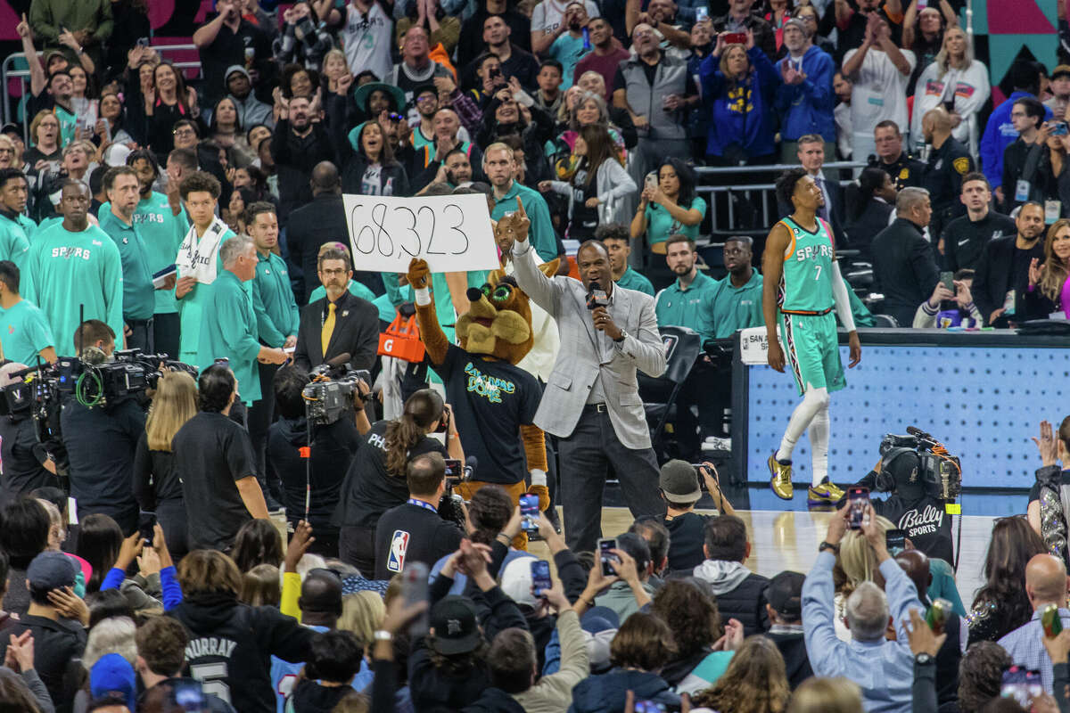 Photos From The Record-breaking 50th Anniversary Alamodome Spurs Game