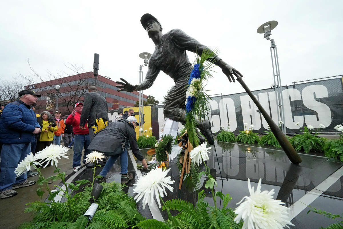 Juan Soto statue outside of Mexico City baseball stadium where