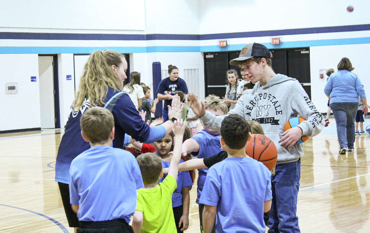 Brethren basketball enlists players to coach elementary students
