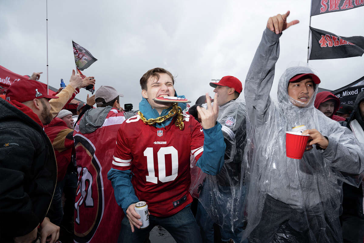 Buckets of rain, minor flooding no match for 49ers tailgate