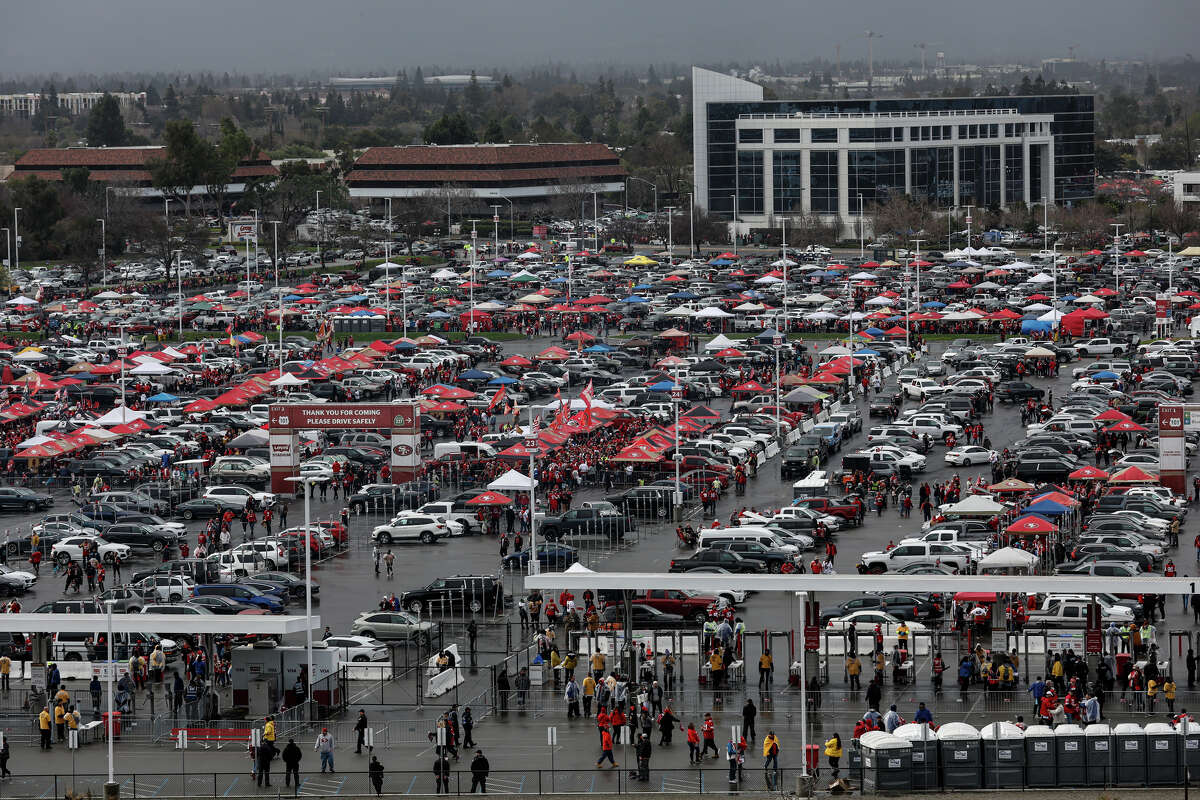 Buckets of rain, minor flooding no match for 49ers tailgate