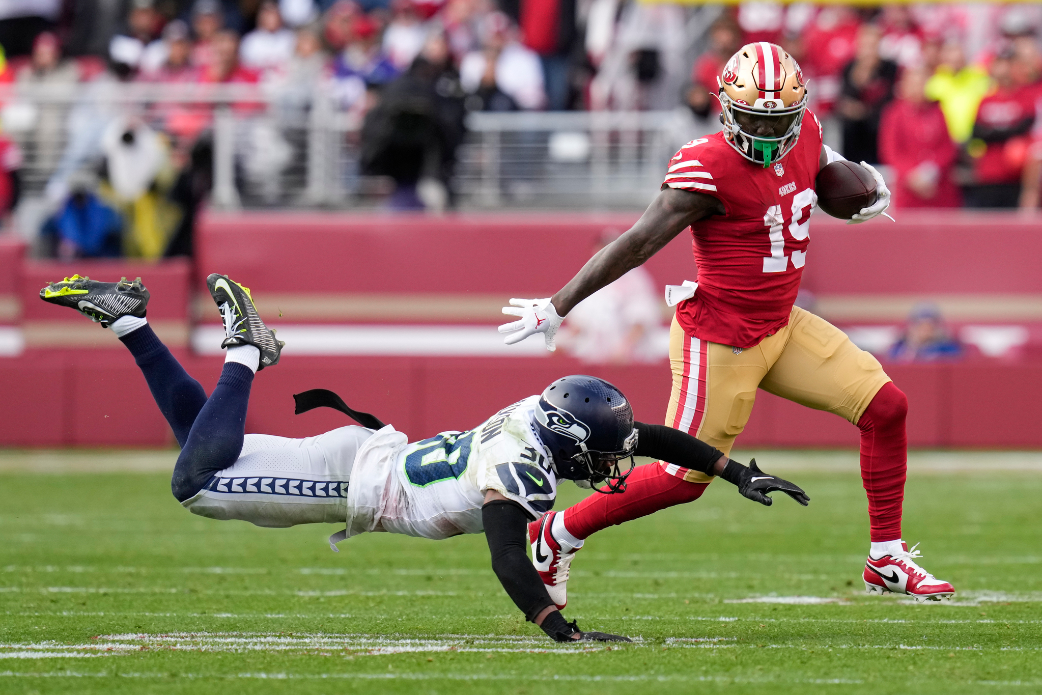 Seahawks Lead 49ers 17-16 at Halftime in Wild Card Game – NBC Bay Area