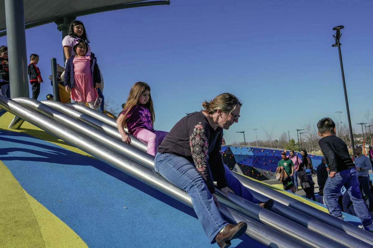 Alief Neighborhood Center opens doors to hundreds of community members