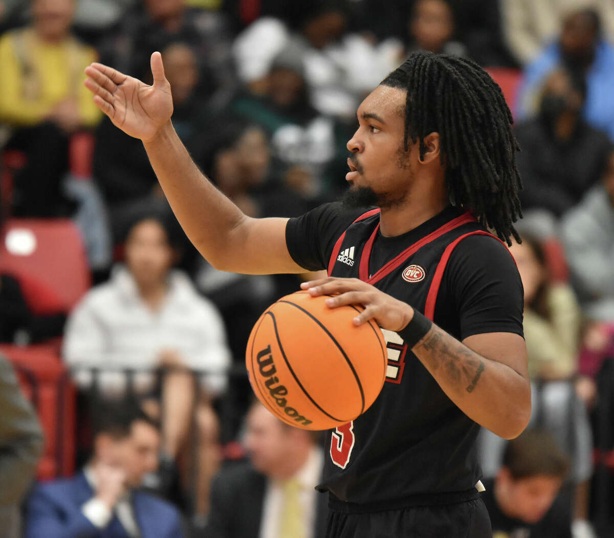 SIUE's Ray'Sean Taylor sets up the offense against Lindenwood during an Ohio Valley Conference game inside the First Community Arena in Edwardsville.