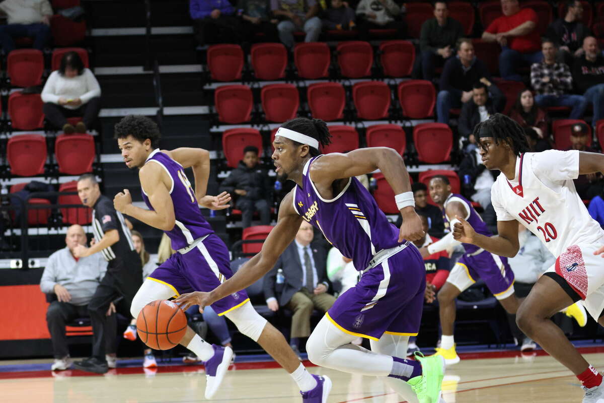 UAlbany senior forward Gerald Drumgoole Jr., center, had a career-high 29 points in a loss at NJIT in which he played all 40 minutes.
