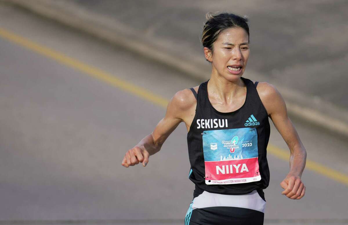 Women’s leading runner Hitomi Niiya passing through Allen Parkway in the 2023 Chevron Houston Marathon Sunday, Jan. 15, 2023, in Houston.