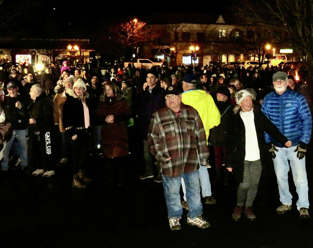 ‘First Night’ lights up Branford Green, some 1,200 turn out