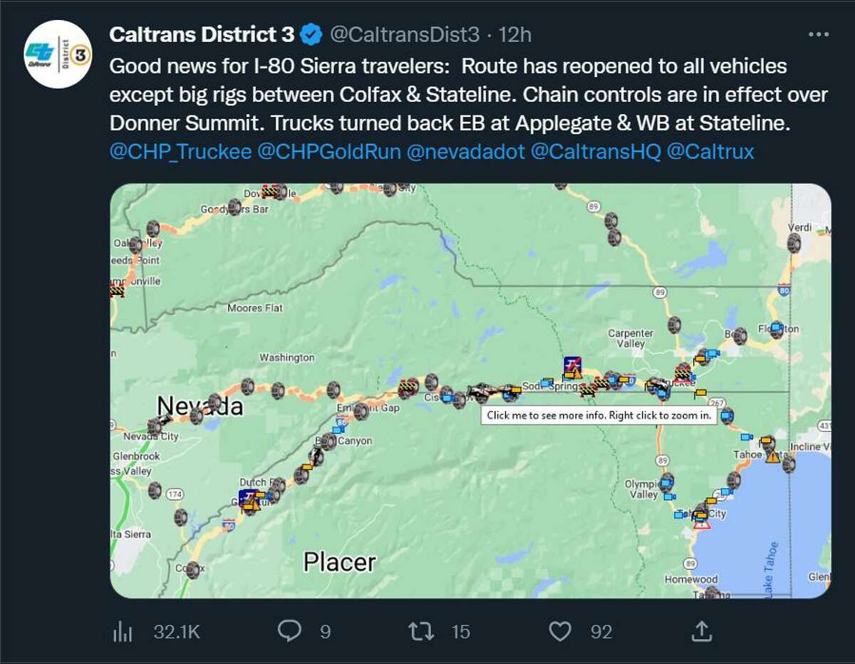 加州运输局第三区发布的推文截图，这是旅行者可以关注的内华达山脉道路和天气状况最新信息的几个账户之一。bwin登入