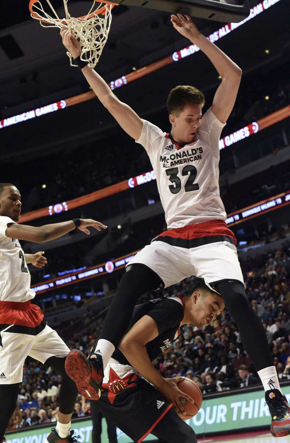 Spurs' Zach Collins says he always handled situations poorly as a young player, but that all changed thanks to his father.