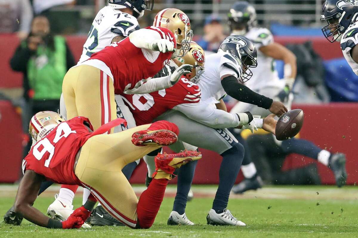 After 49ers' defense wavered, a big halftime decision: Change nothing