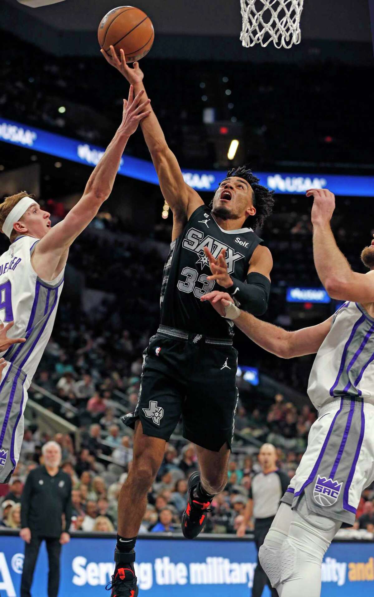 The Spurs’ Tre Jones drives for two of his 16 points Sunday against the Kings at the AT&T Center.