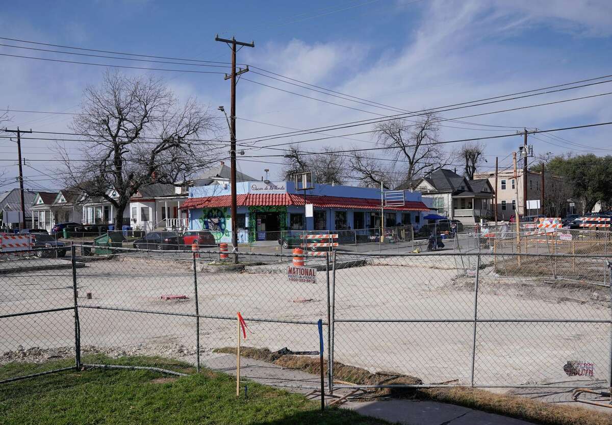 A benefit took place Sunday to help raise funds for Oscar de la Tienda, an eclectic convenience store in the Alta Vista neighborhood that serves as a hub for other small businesses and local artists without brick and mortar shops of their own. Owner Cynthia Gomez said construction has severely impacted business and the store is “hanging on by a thread, operating at 25% of what average revenues should be.”