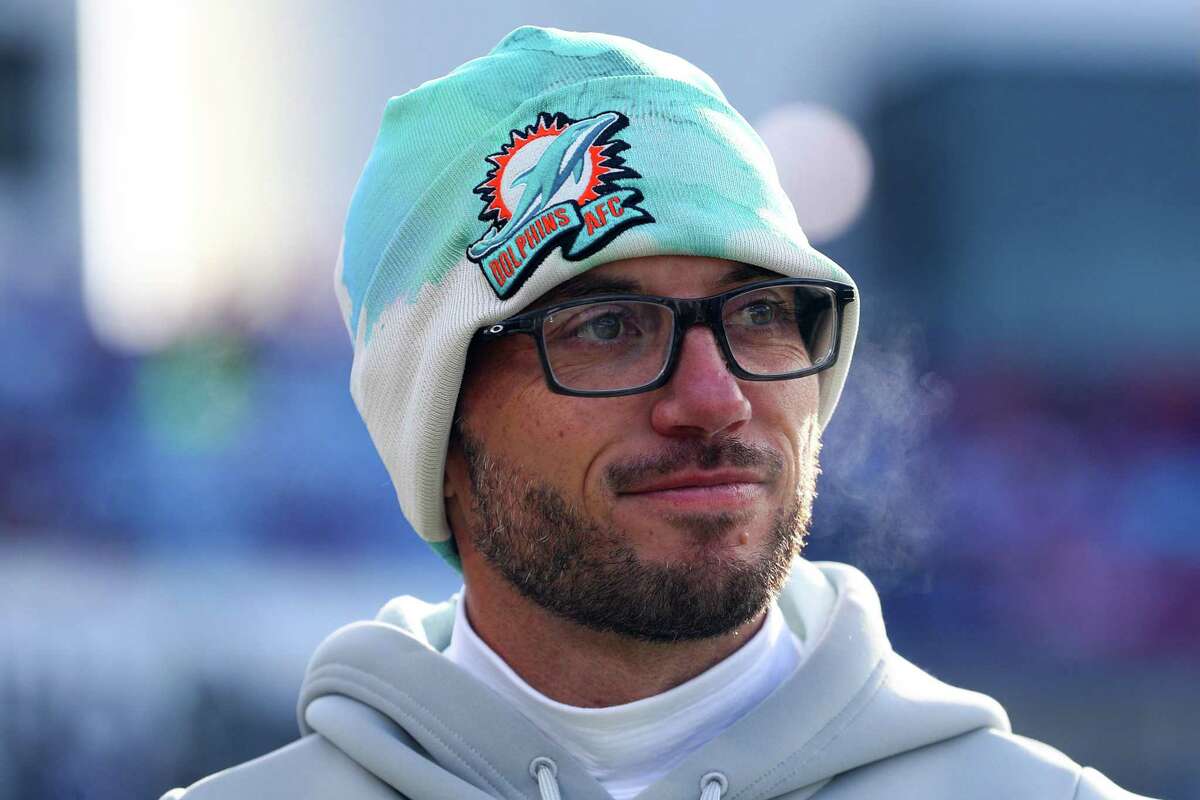 ORCHARD PARK, NEW YORK - JANUARY 15: Head coach Mike McDaniel of the Miami Dolphins looks on prior to a game against the Buffalo Bills in the AFC Wild Card playoff game at Highmark Stadium on January 15, 2023 in Orchard Park, New York. (Photo by Bryan M. Bennett/Getty Images)