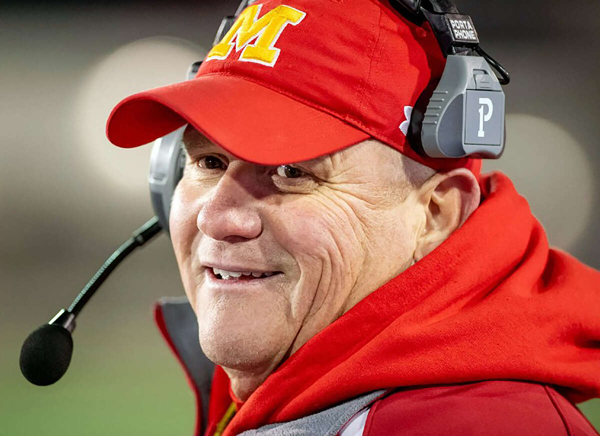 Gary Carter has been elected to the Illinois High School football Coaches Association Hall of Fame. A former head coach at East Alton-Wood River and Jersey, Carter now coaches at Murphysboro. He was a standout player at Roxana High School and at SIU Carbondale.