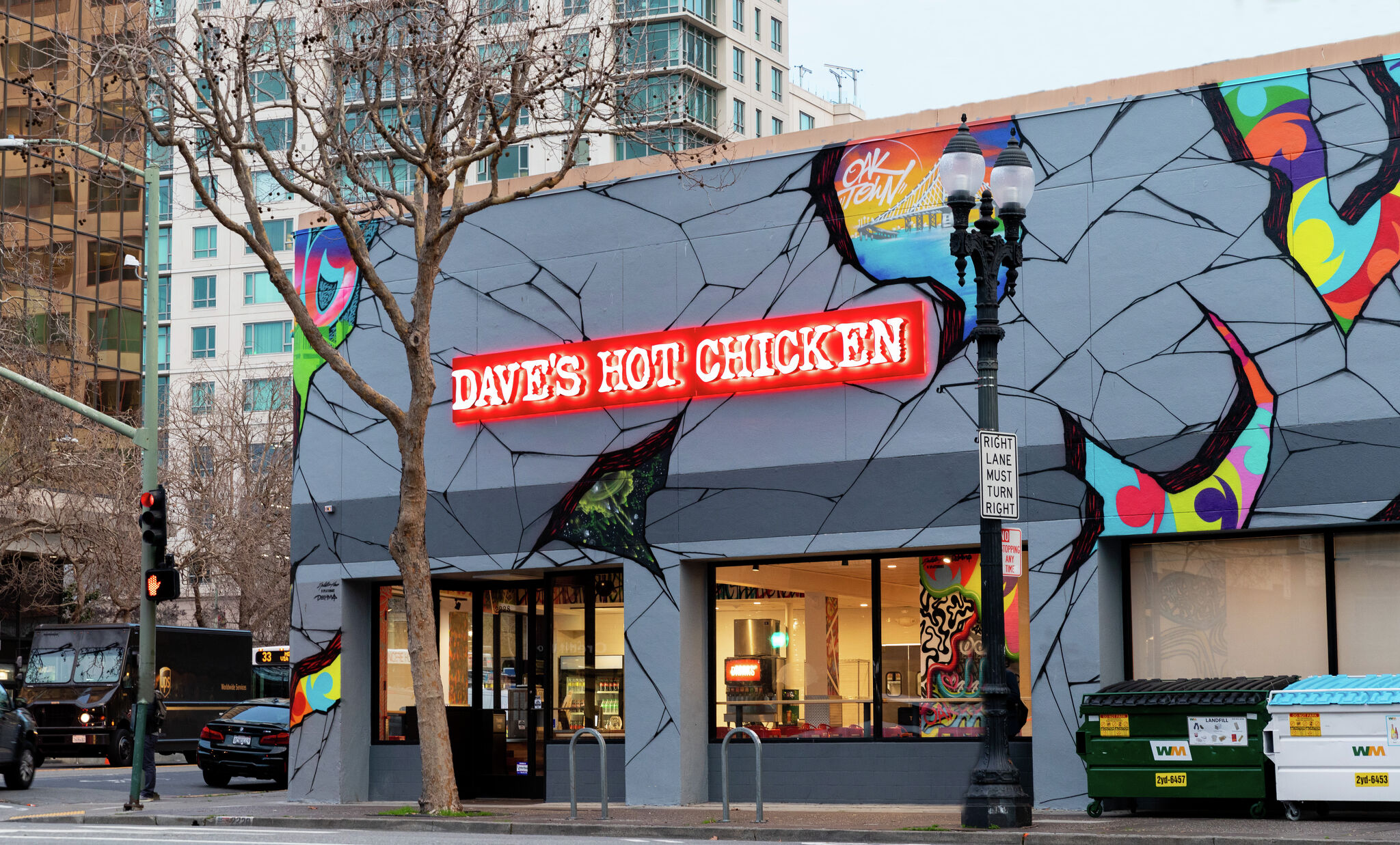 Dave's Hot Chicken opens first Oakland location