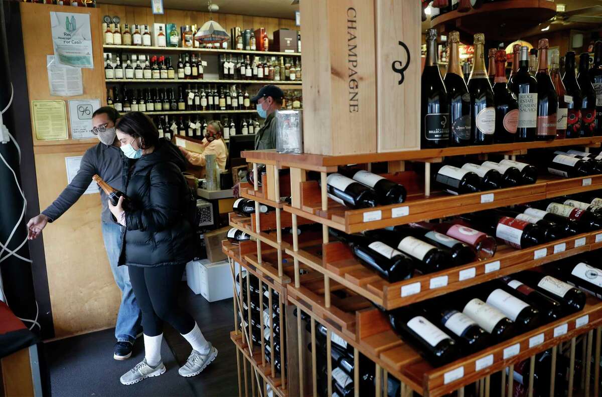 About 71% of West Coast wineries plan to raise their bottle prices in 2023, a new report finds.