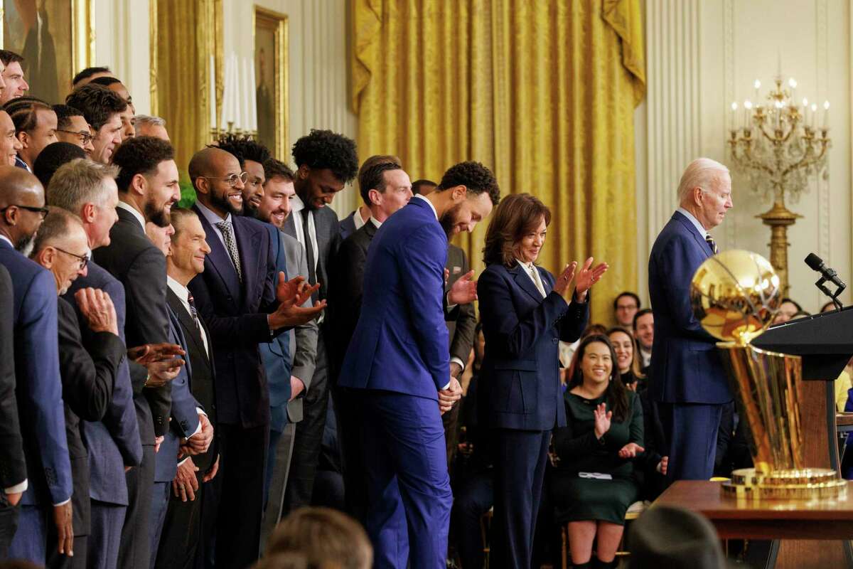 Steph Curry gifts Joe Biden, Warriors fan Kamala Harris jerseys at