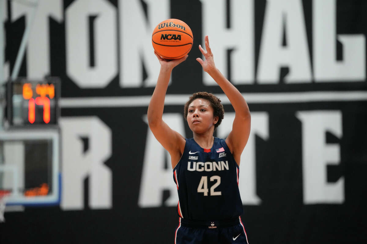 UConns Amari DeBerry appears on ESPN SportsCenters Top 10