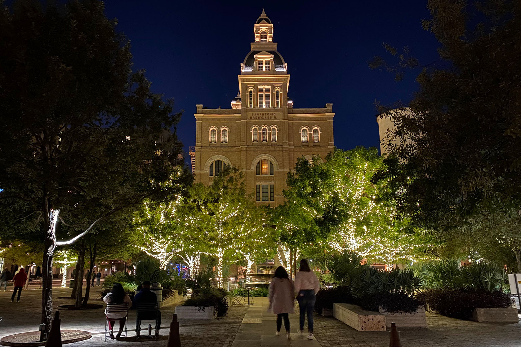 This year marks a momentous milestone for us: 10 years of Hotel Emma! What  began as the abandoned site of the historic Pearl Brewery has become a  world-renowned destination on the banks of the San ..., image size:1680x1120