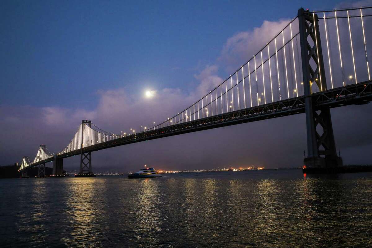 The Bay Bridge’s Bay Lights are old and decrepit and have grown too expensive to repair and will go dark this spring. Chronicle Urban Design Critic John King says don’t bring them back.
