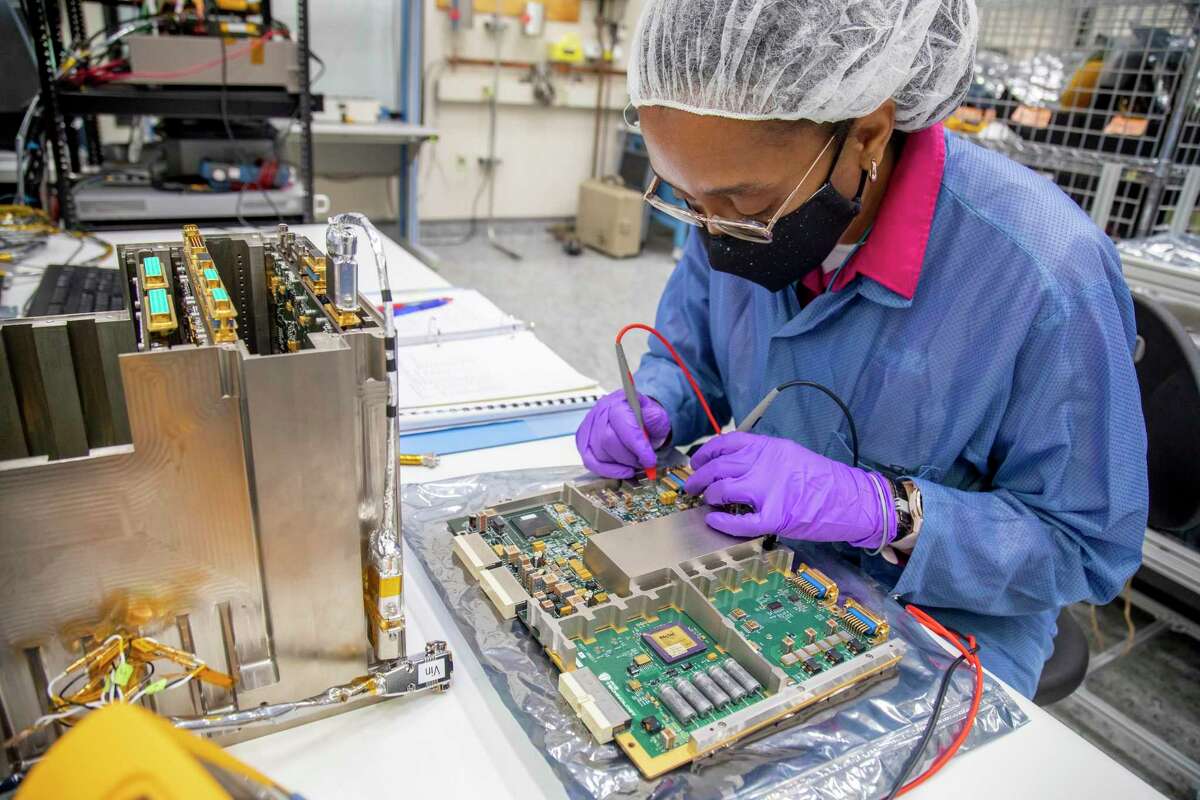 SwRI Staff Engineer Yvette Tyler integrates electronics for the MASPEX instrument, which will sample gases in Europa’s atmosphere and possible plumes of materials escaping from surface cracks to determine the chemistry of the moon’s surface and suspected internal ocean.
