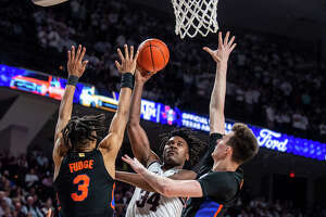 Texas A&M slips past Florida, improves to 5-0 in SEC play