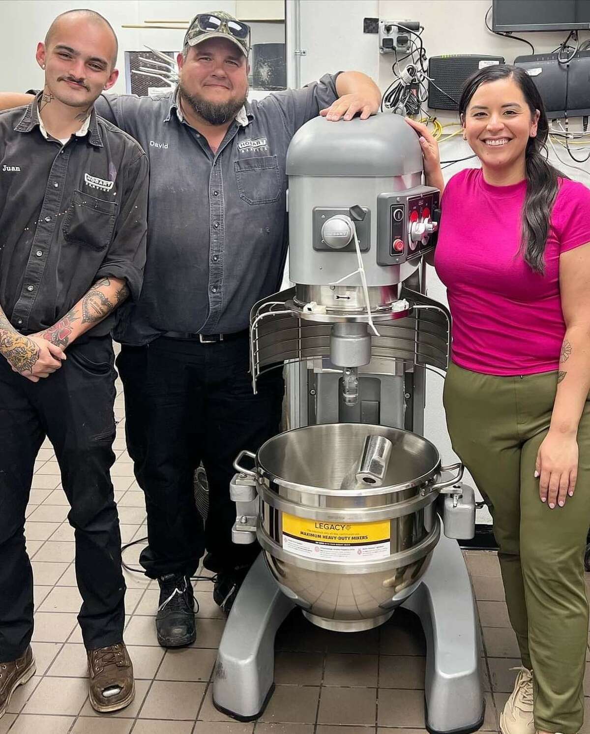 Standing close to her own height, Janet Zapata, who is the owner of 550 Pizzeria, received the kitchen supplier company, Hobart, a large mixer as a gift that she will be able to utilize for her business. The gift is not just unique because of the sheer size of the mixer but also because it allows Zapata to become of the few ambassadors that the kitchen equipment company has in the South Texas region.