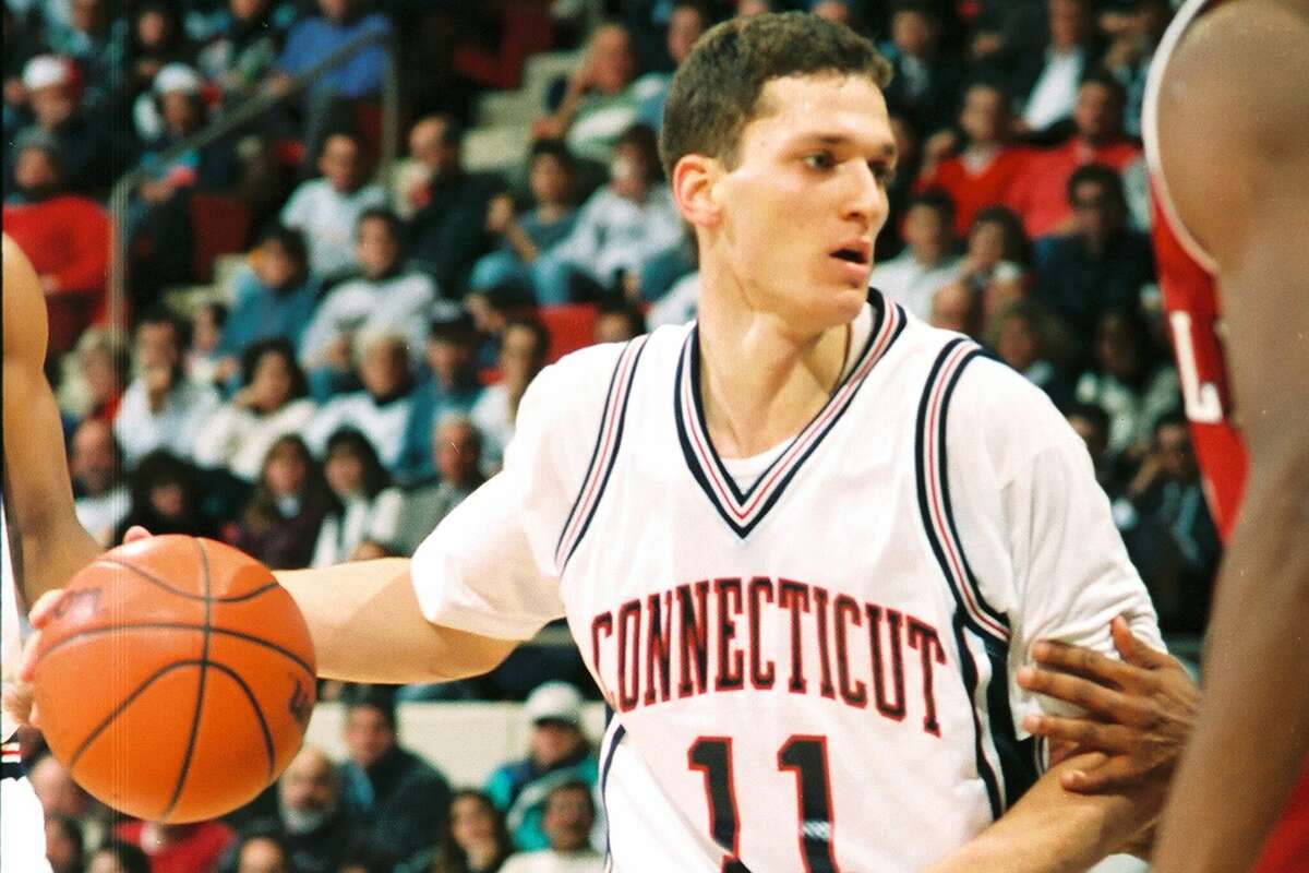 University of Connecticut basketball player Doron Sheffer runs the offense, Hartford, Connecticut, 1995. (Photo by Bob Stowell/Getty Images)