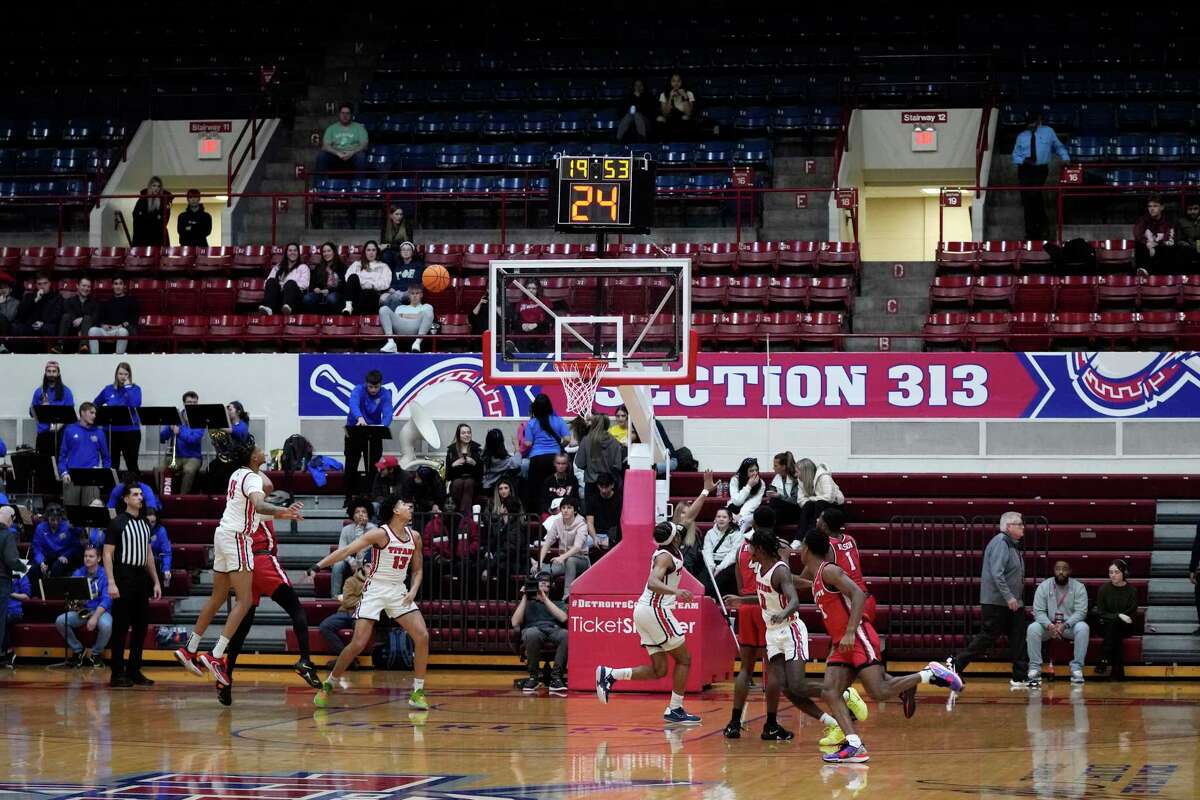 Ex Houstonian Antoine Davis rewrites NCAA record at Detroit Mercy