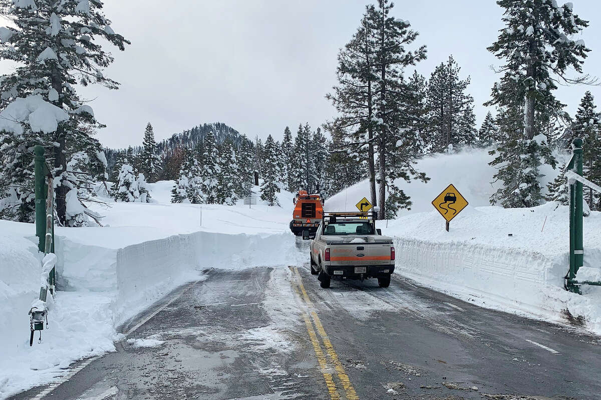 snow-consumes-state-route-89-near-south-lake-tahoe