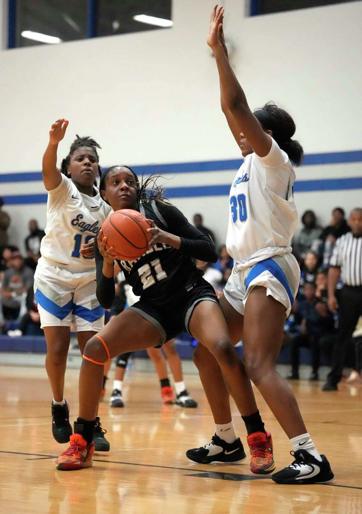 Girls basketball Fort Bend Willowridge Eagles top Randle Lions