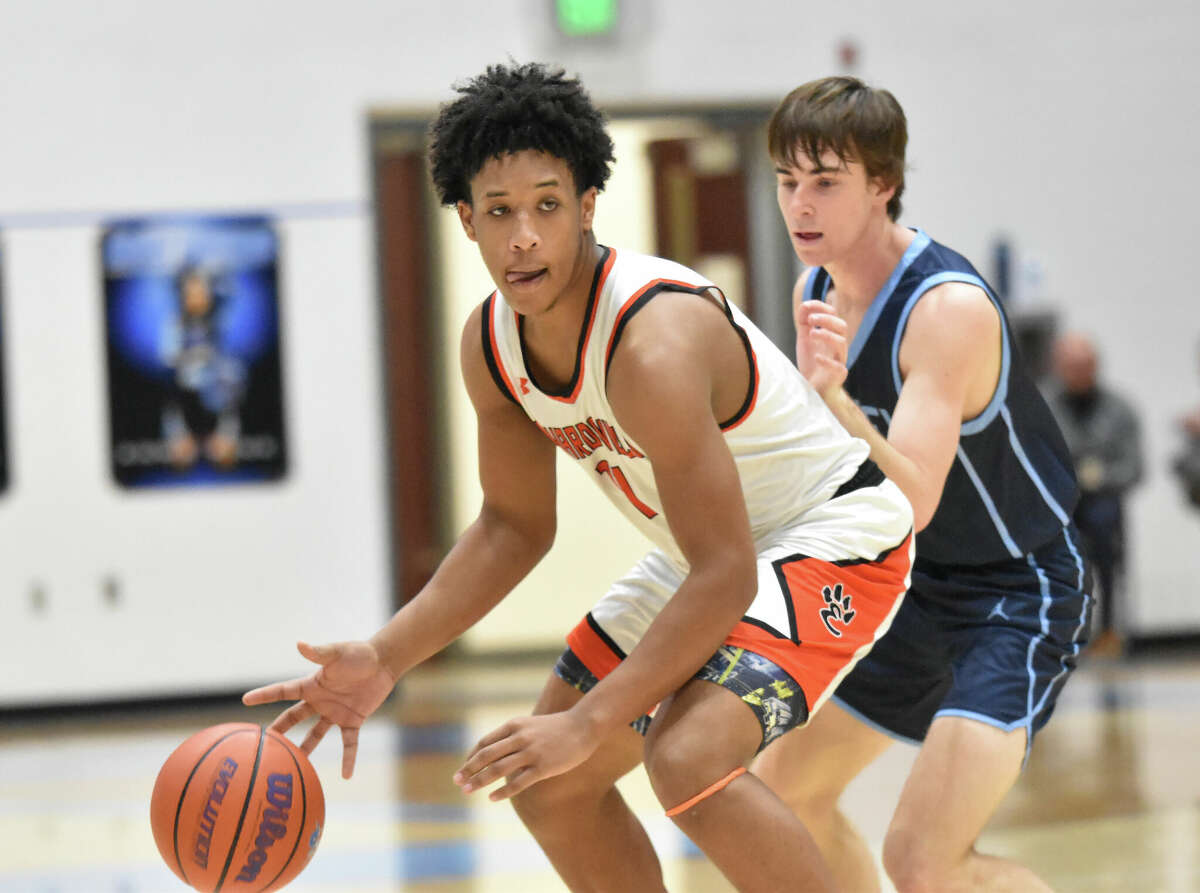 Edwardsville beats host Jersey to win Mid-Winter Classic championship