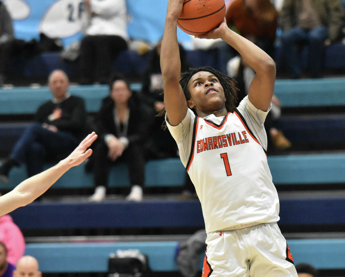 Edwardsville's AJ Tillman knocks down a jumper against Jersey in the second half on Friday of the Mid-Winter Classic in Jerseyville.
