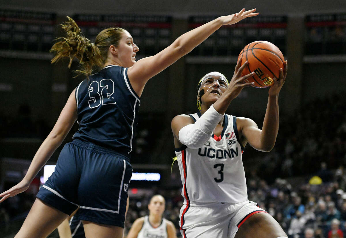 Women's college basketball player of the year in all 32