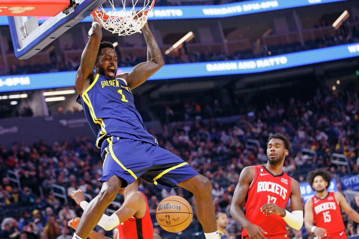 Golden State Warriors forward JaMychal Green (1) dunks against the Houston Rockets in the first quarter of an NBA game at Chase Center in San Francisco, Calif., Saturday, Dec. 3, 2022.