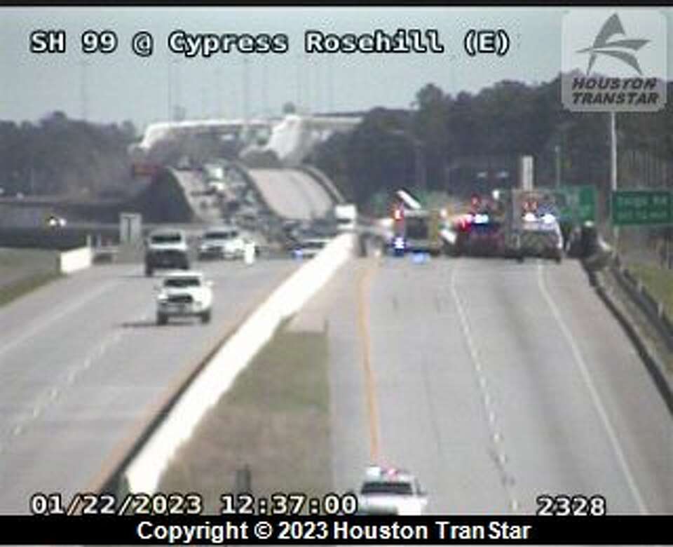 No injuries after small plane makes emergency landing on Grand Parkway