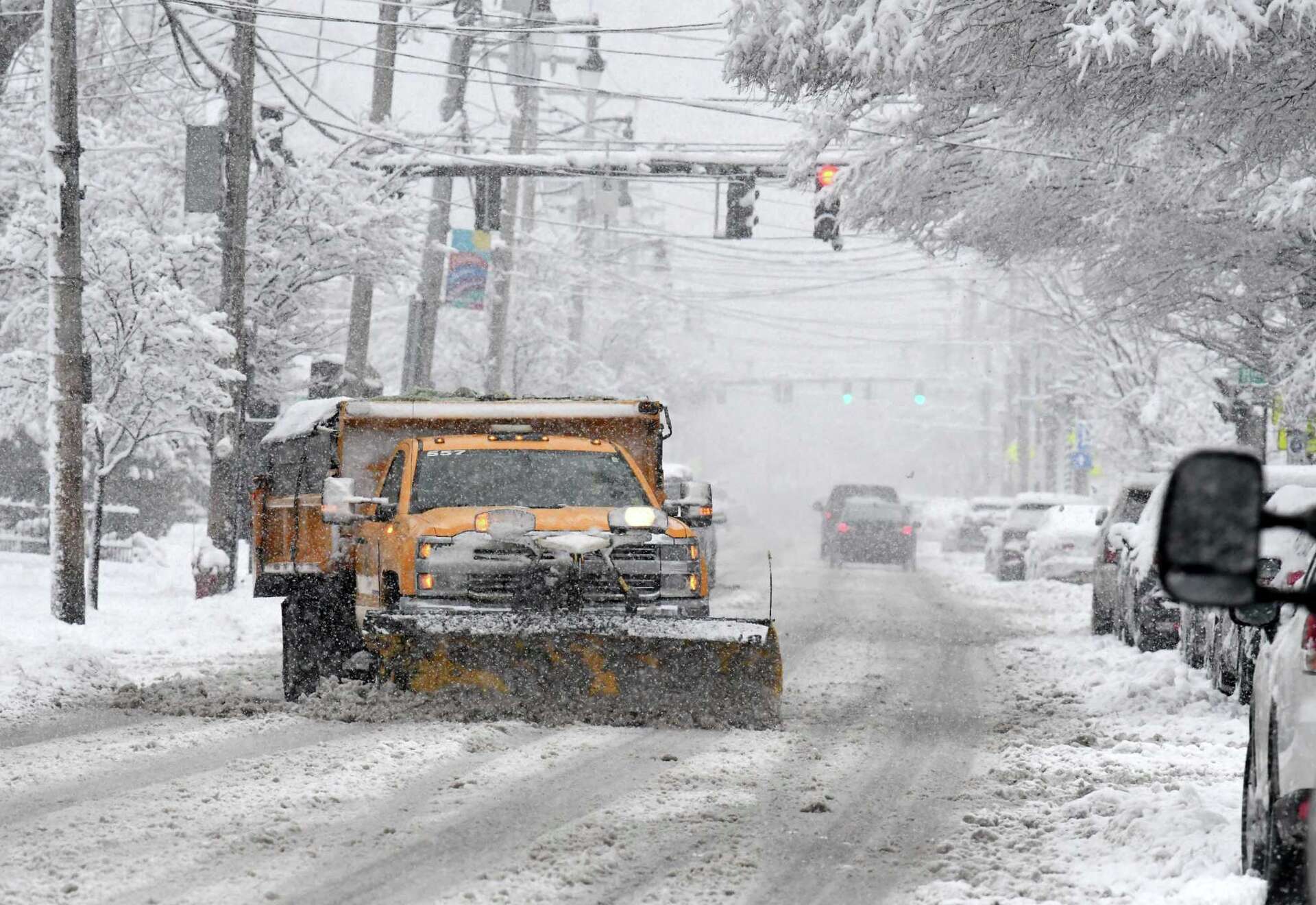 Heavy snow in Albany blamed for car crashes, power outages