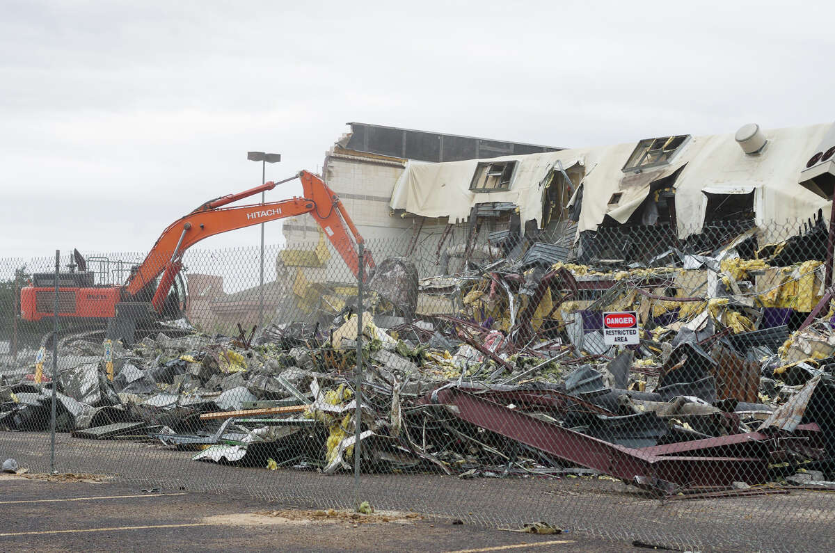 Demolition Begins At Laredo's Cinemark Movies 12 Theater