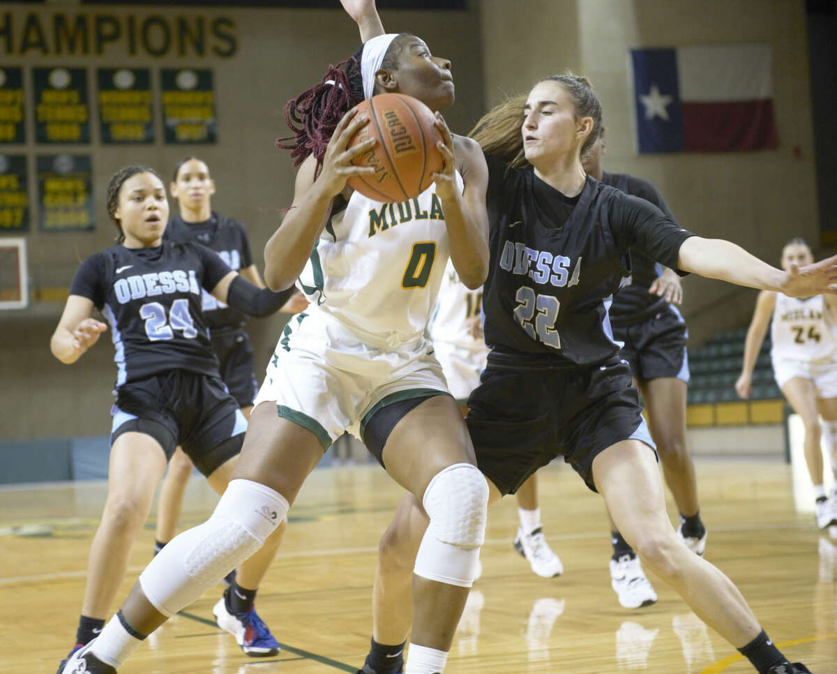 JC WOMEN’S BASKETBALL: Lady Chaps Overcome Turnovers To Beat Rival OC