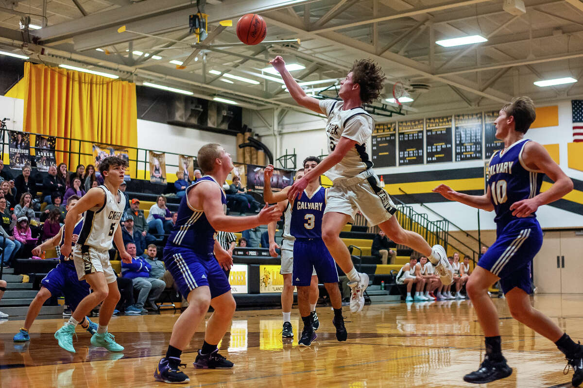Bullock Creek's Landon Tarkowski puts up a runner during a Jan. 23, 2023 game against Calvary Baptist. Tarkowski had 17 points to lead the Lancers in Tuesday's narrow win over St. Louis.