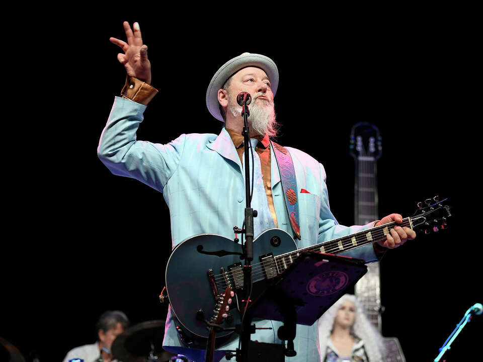 Shinyribs' Kevin Russell sings for Texas dog leash laws