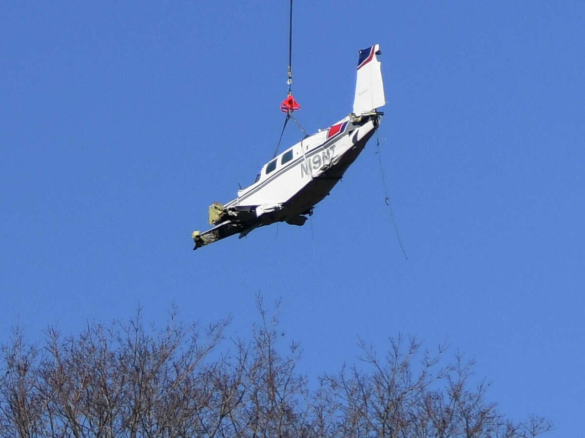 Wreckage of plane that crashed in NY airlifted from scene