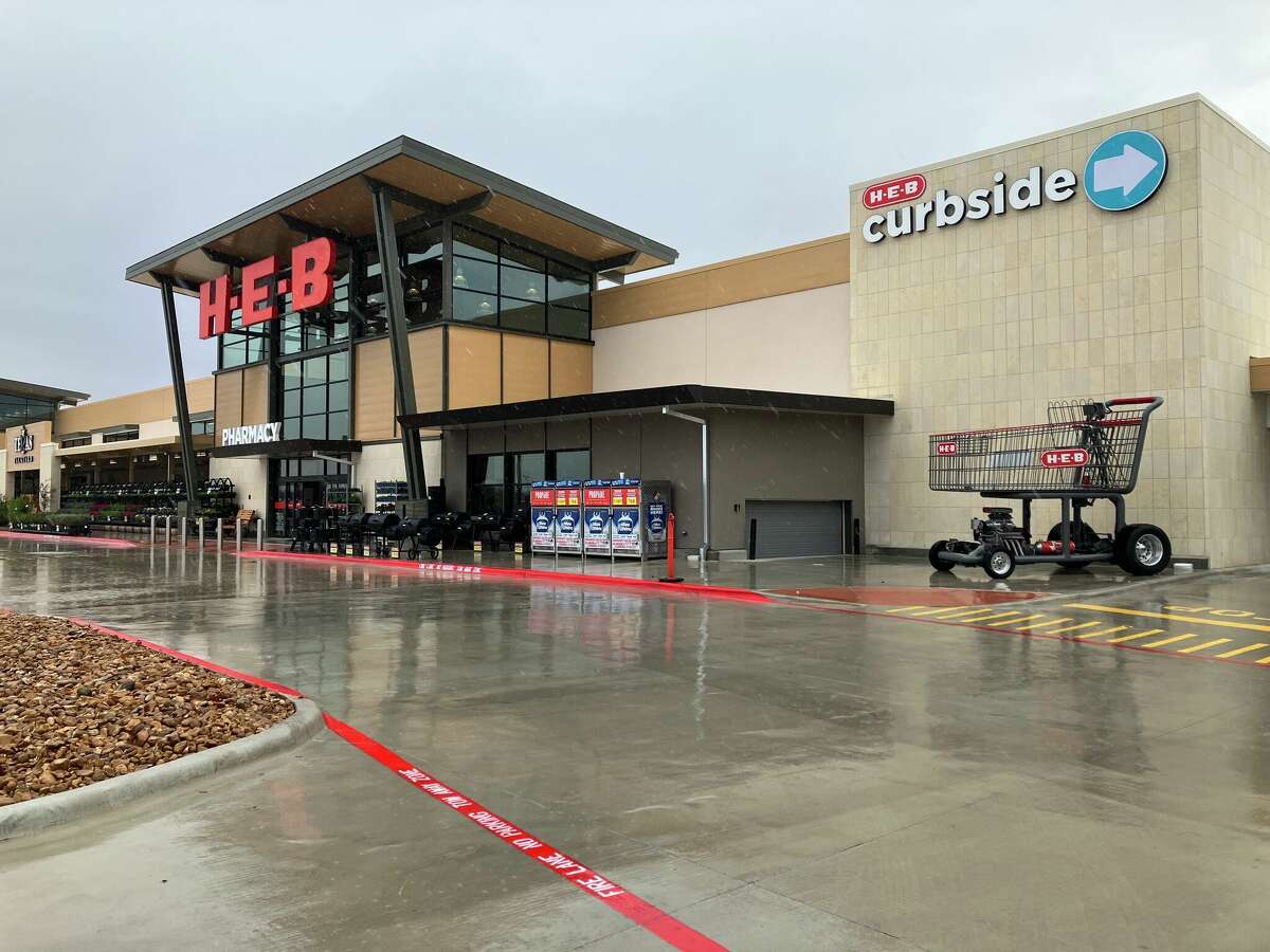 The front of the first Cibolo H-E-B.