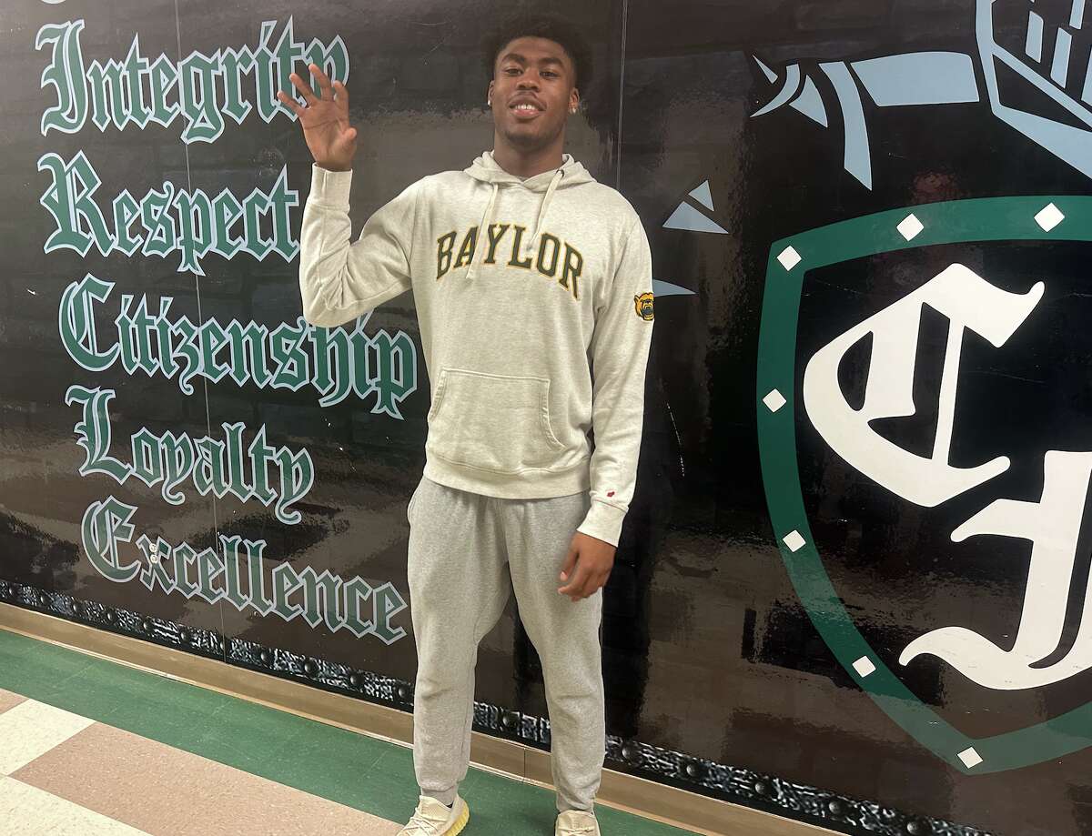 Clear Falls linebacker Corey Kelly is committed to Baylor for the Class of 2023. 
