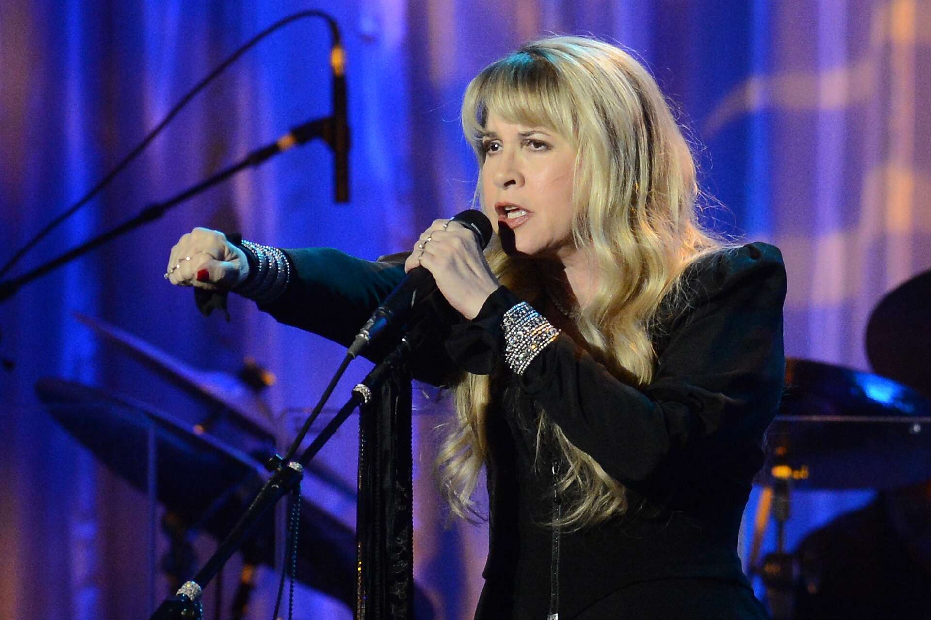 Stevie Nicks of Fleetwood Mac cancels San Francisco concert