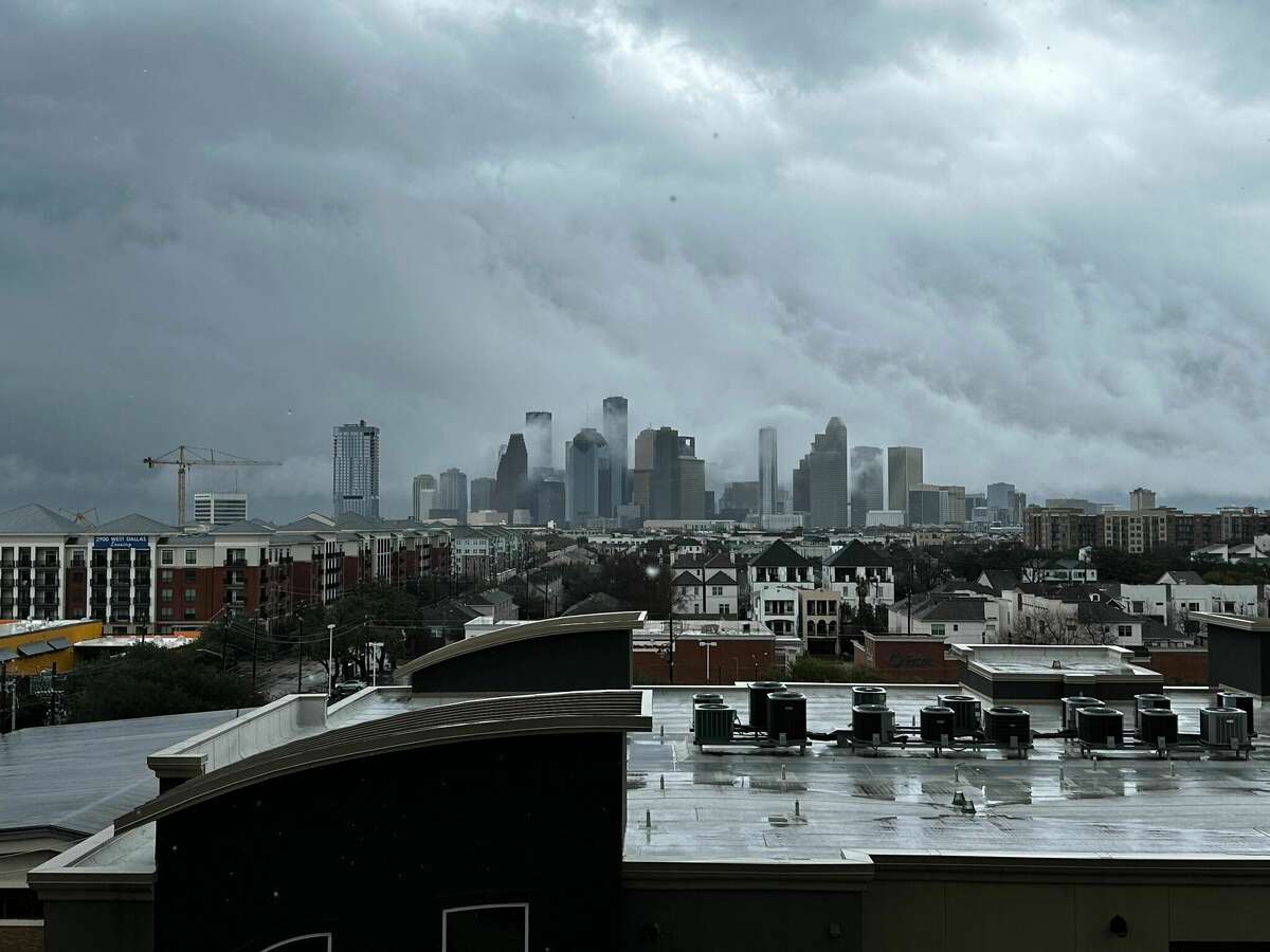 Tornado leaves thousands without power in Houston area