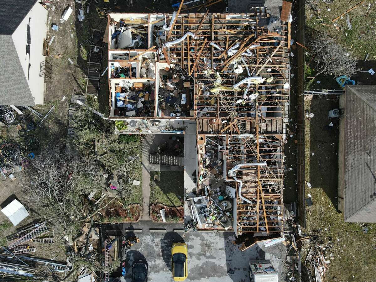 Houstonarea tornado damage, destroyed buildings seen in drone footage