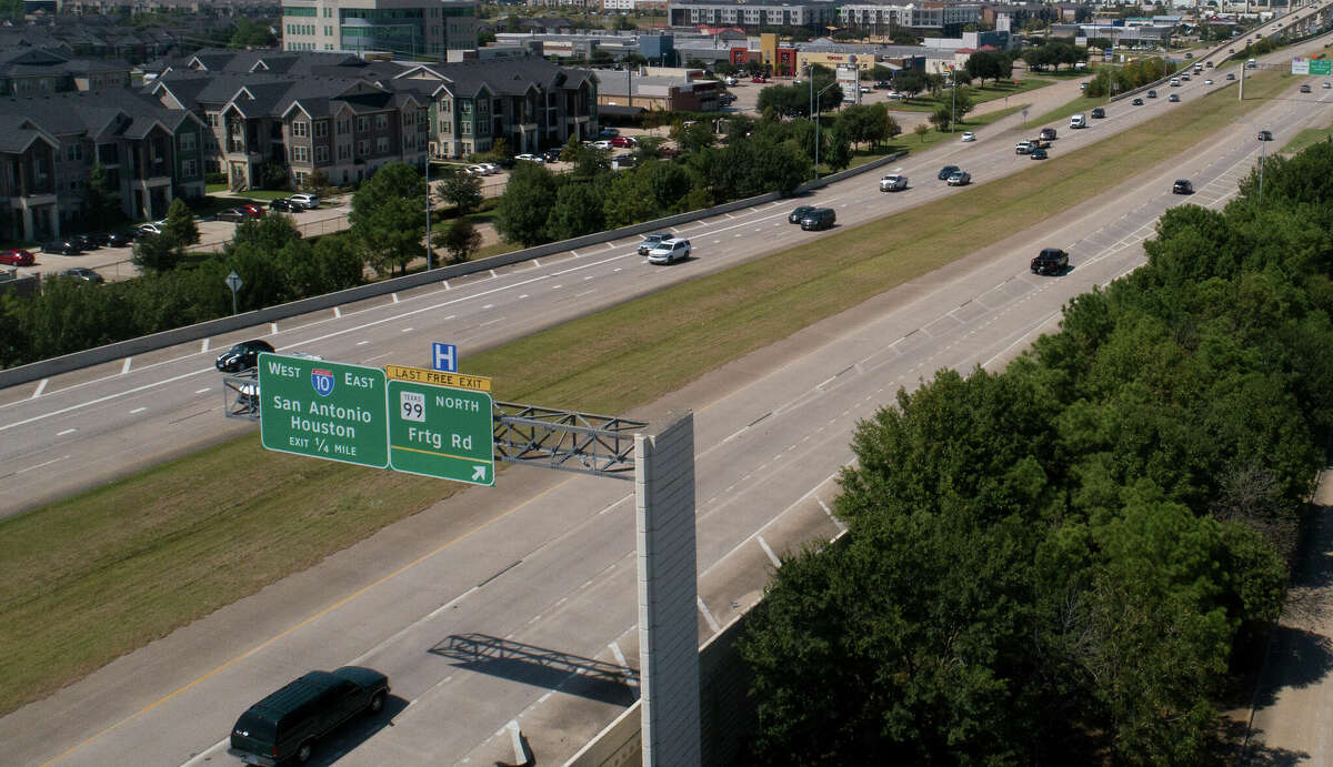 Houston motorists may benefit from a reduction in toll road rates as Harris County commissioners move to pass alleviating measures for commuters.