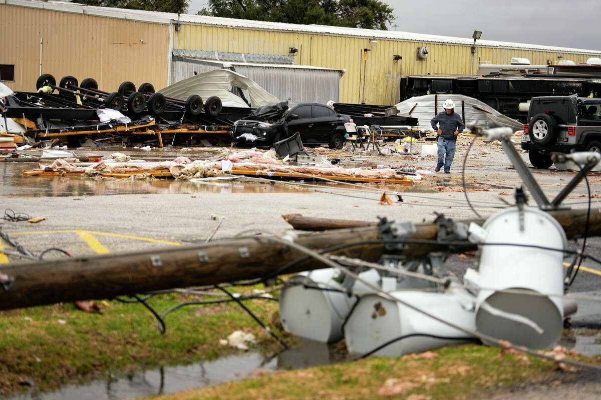 Houstonarea tornado damage causes major road closures