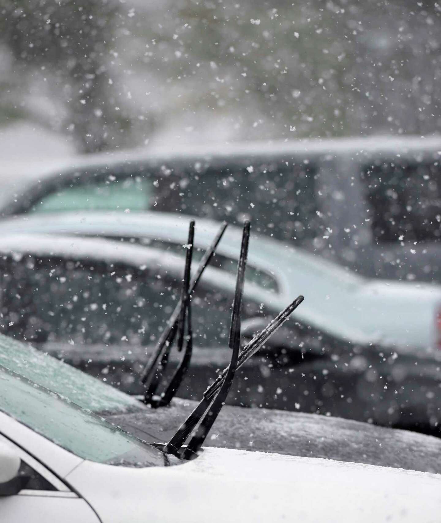Windshield wipers up before it snows? What CT drivers should know.